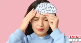 ¿Cuáles son los síntomas de una lesión cerebral traumática tras un accidente?